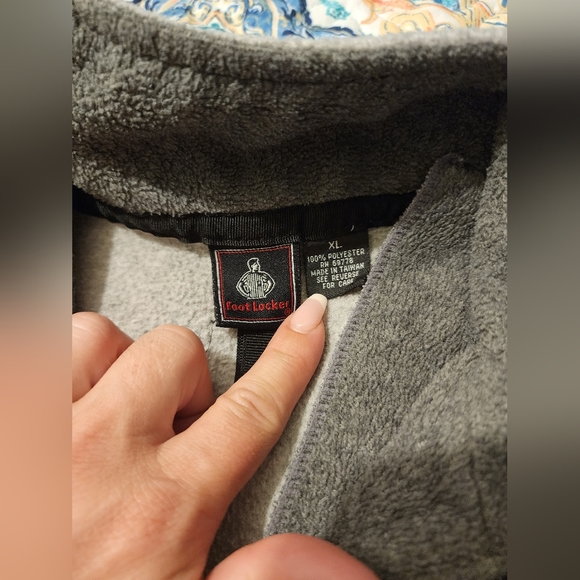 Foot locker sweater - Picture 2 of 2